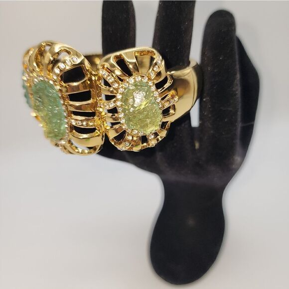 Kara Ross Goldtone Simulated Drusy Hinged Bangle NWOT - Picture 4 of 6